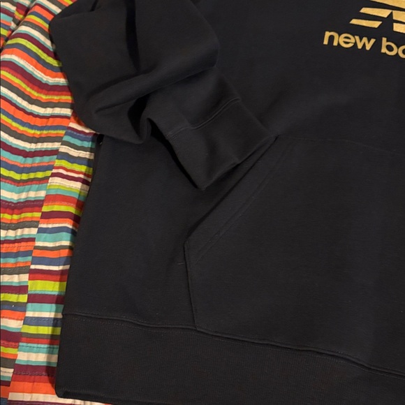 Sale New Balance Men's Black Sweater with Gold Logo large fast shipping - Picture 4 of 11